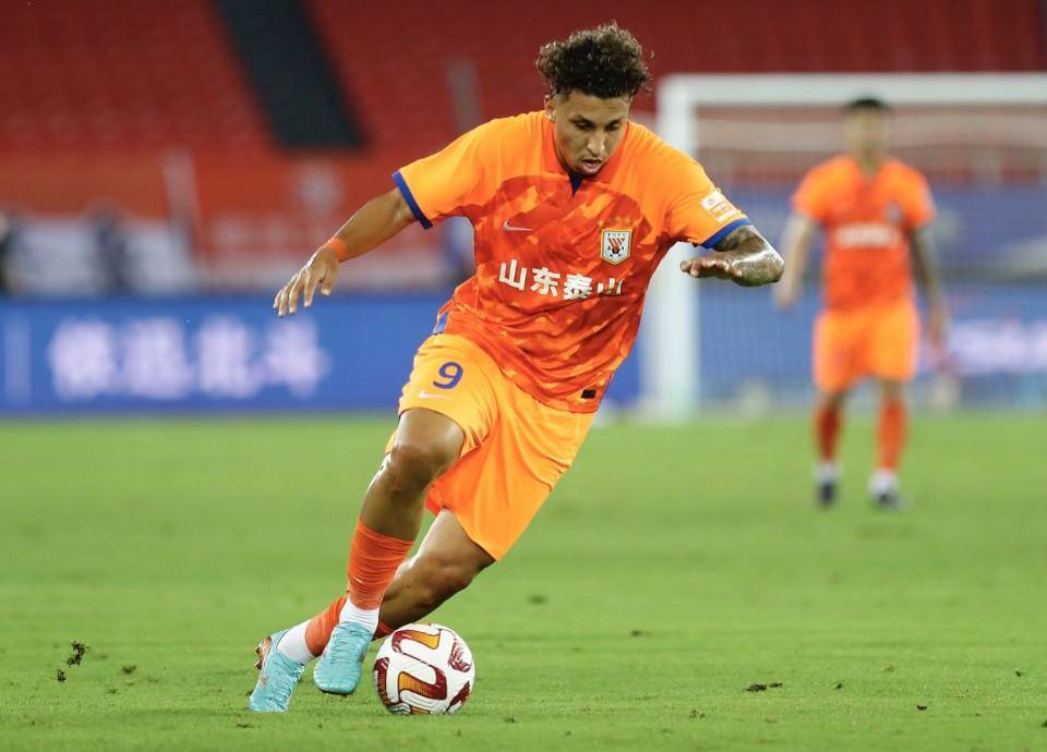 包含里程碑夜！山东泰山临场应变；欧超杯集结日刷纪录；话题不断；纪律约束更严格的词条-体育资讯